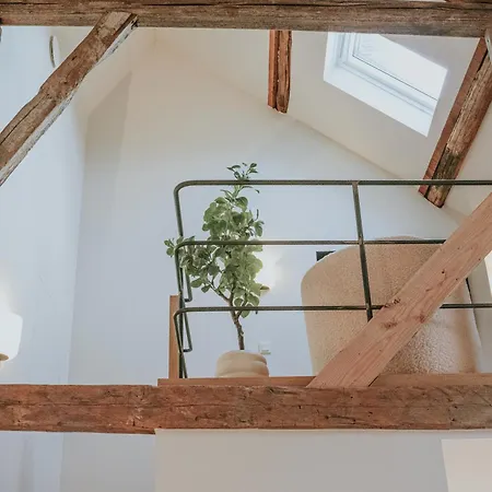 The Burgundy - Boutique Bed & Breakfast Bruggy