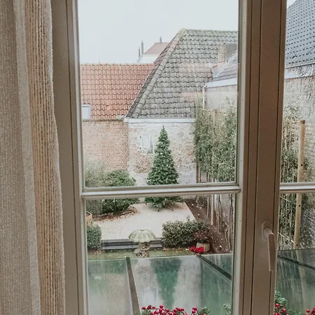 The Burgundy - Boutique Bed & Breakfast